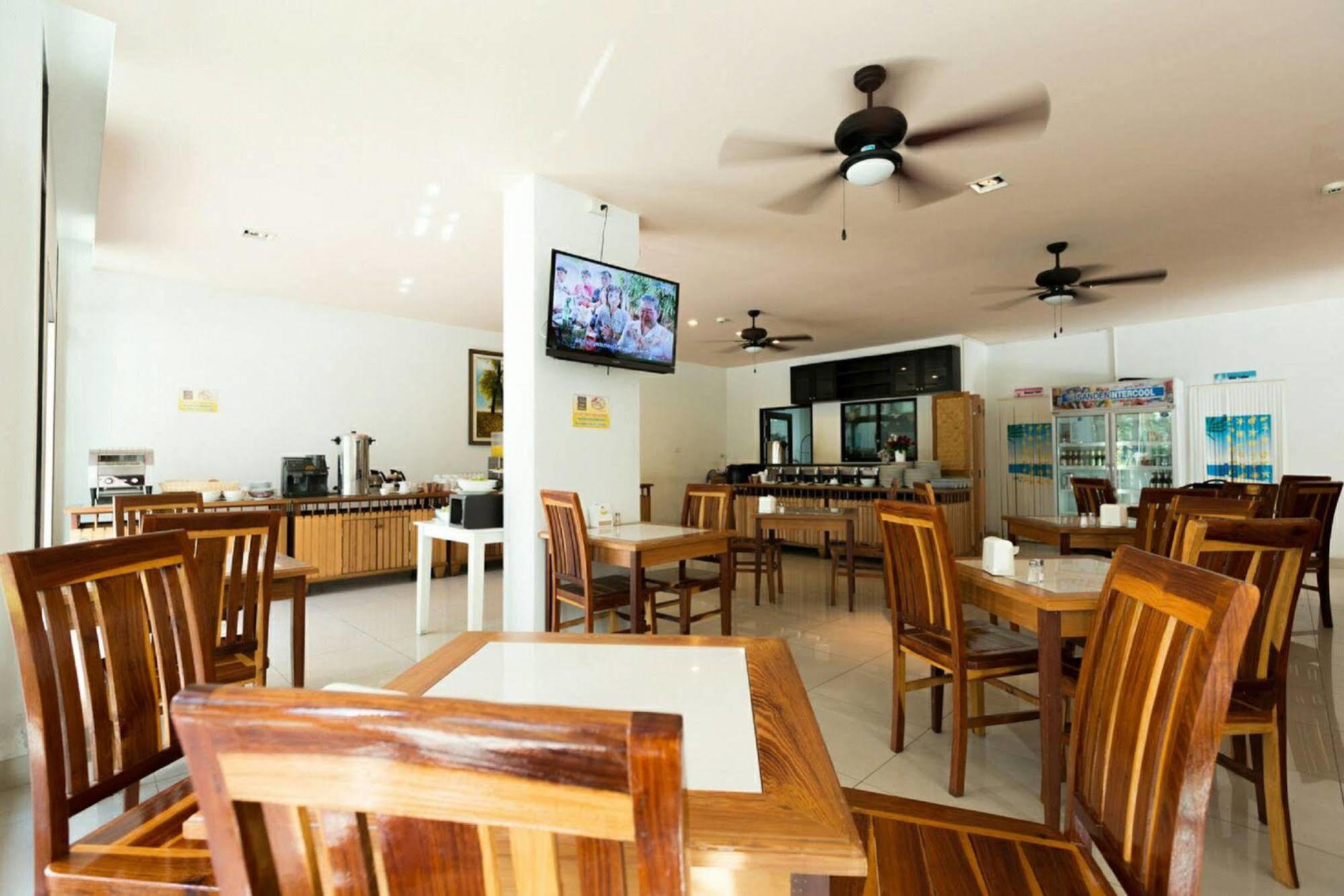 Neo Hotel Pantai Jomtien Luaran gambar