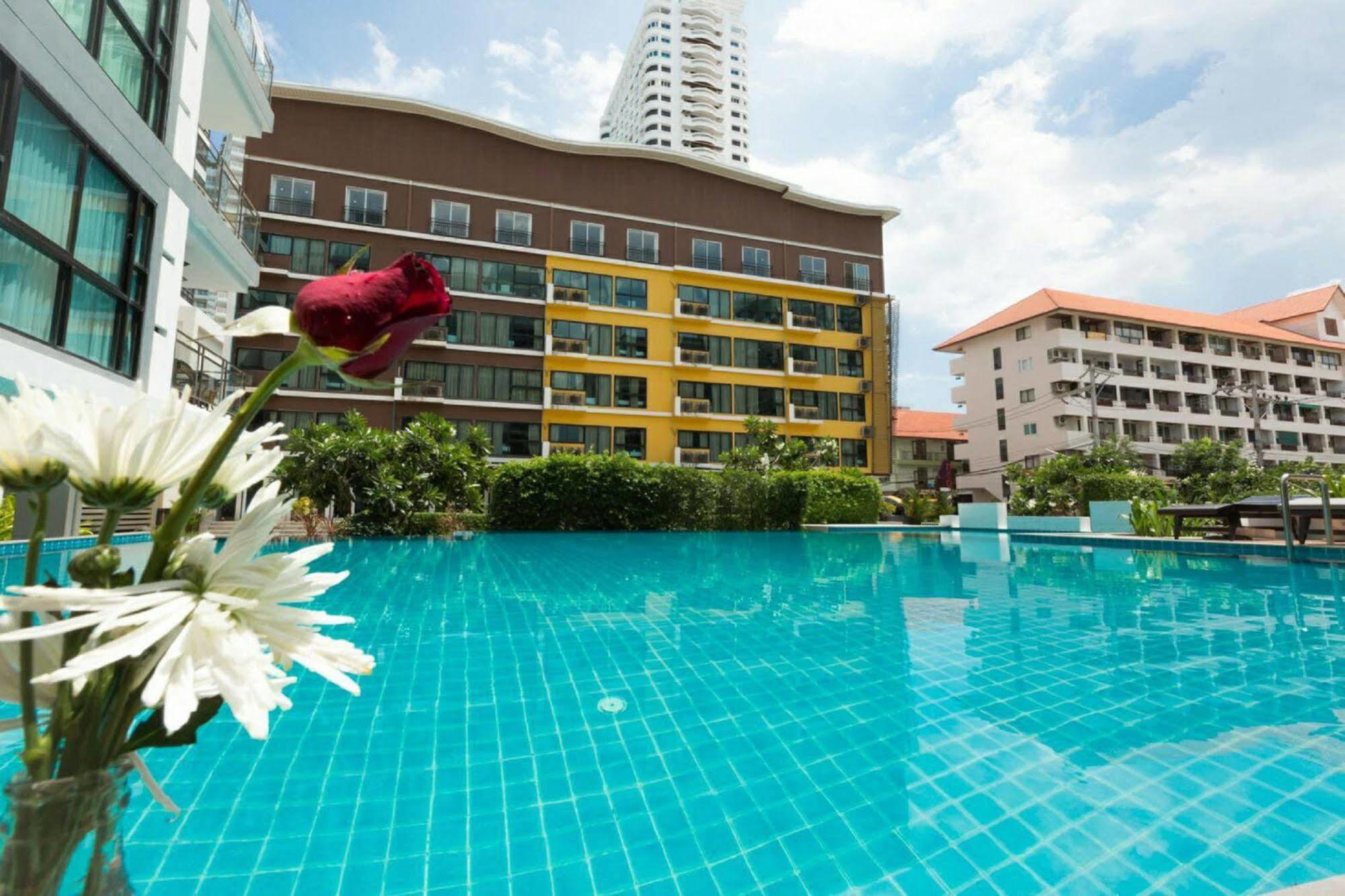 Neo Hotel Pantai Jomtien Luaran gambar